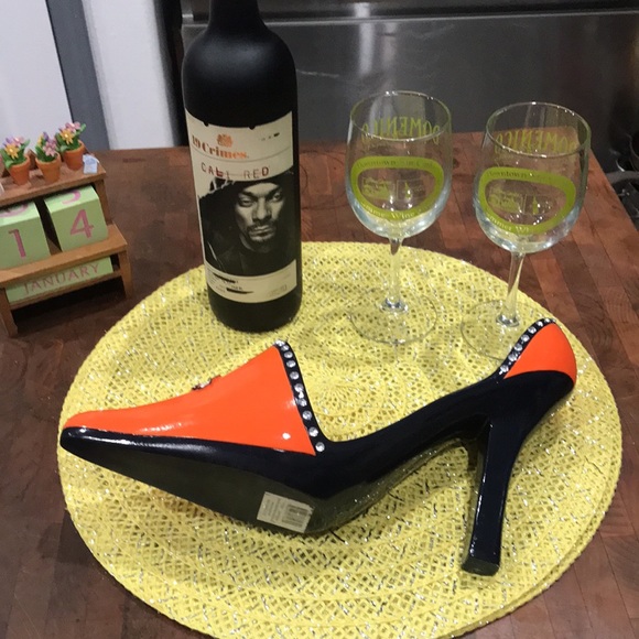 Bronco Logo, Orange w/Black & Rhinestone Trim High Heel 👠 Wine Bottle Holder - Picture 4 of 10